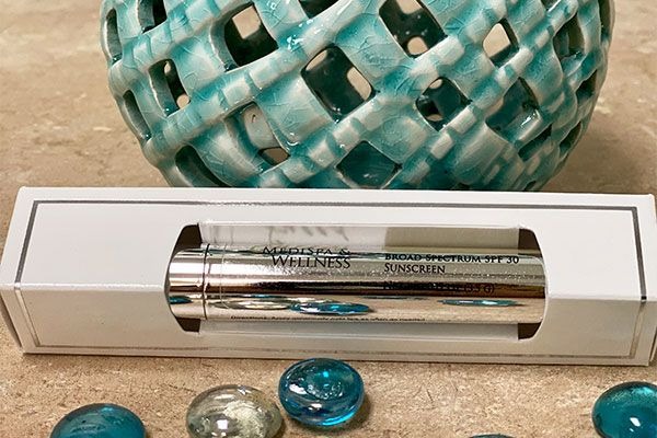 Plump and shine for lips.